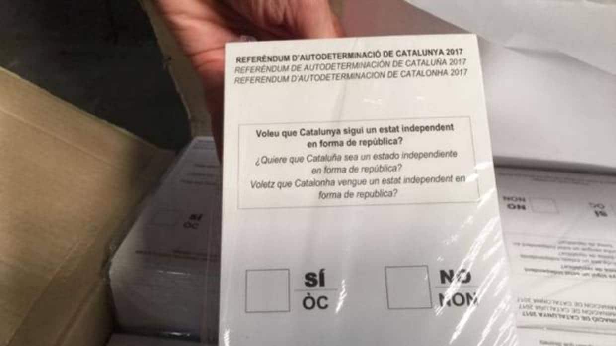 Una de las papeletas del referendum ilegal del 1-O incautadas por la policía