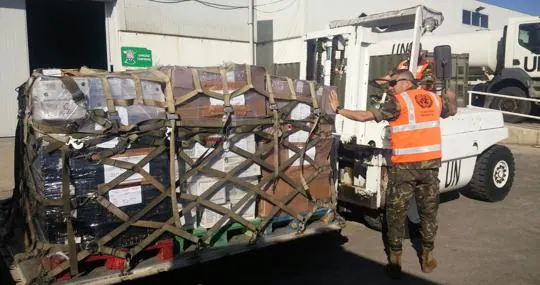 Llegada del cargamento de productos elaborados en Canarias