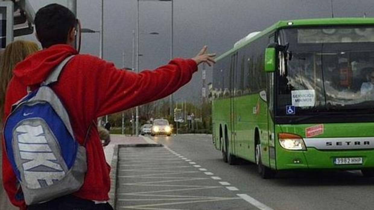 Tercera semana de huelga en los autobuses que conectan la Sierra Oeste con la capital