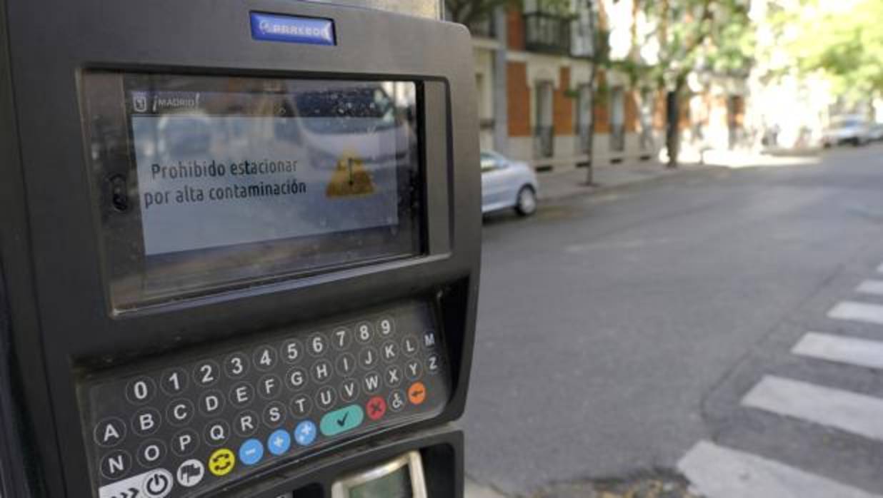 Madrid prohibirá aparcar mañana en el centro por alta contaminación