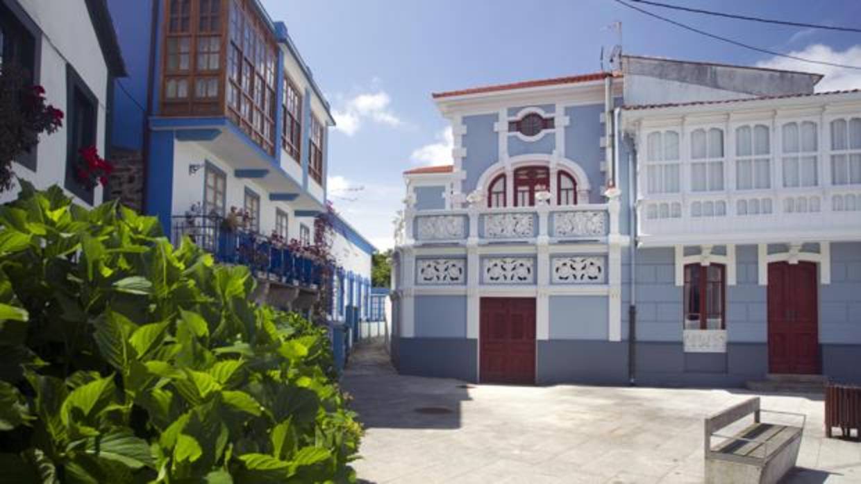 Casas tradicionales en la localidad marinera de Redes