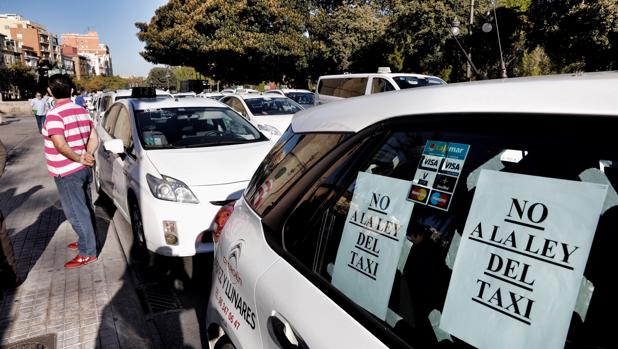 «Un taxista, una licencia»: aprobada la ley que regulará el sector del taxi en la Comunidad Valenciana