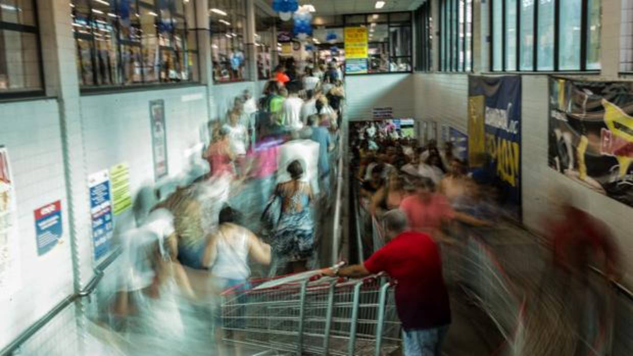 Imagen de archivo del acceso a un supermercado