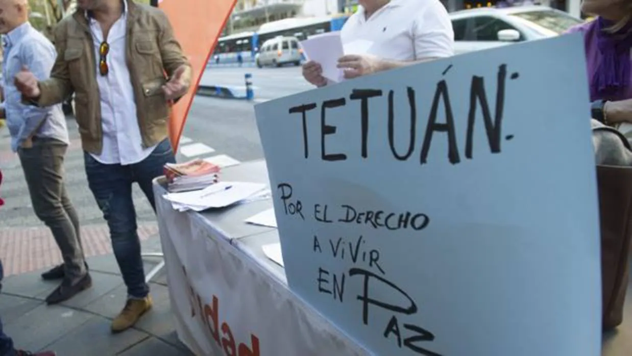 Vecinos de Tetuán recogen firmas para acabar con la degradación del distrito
