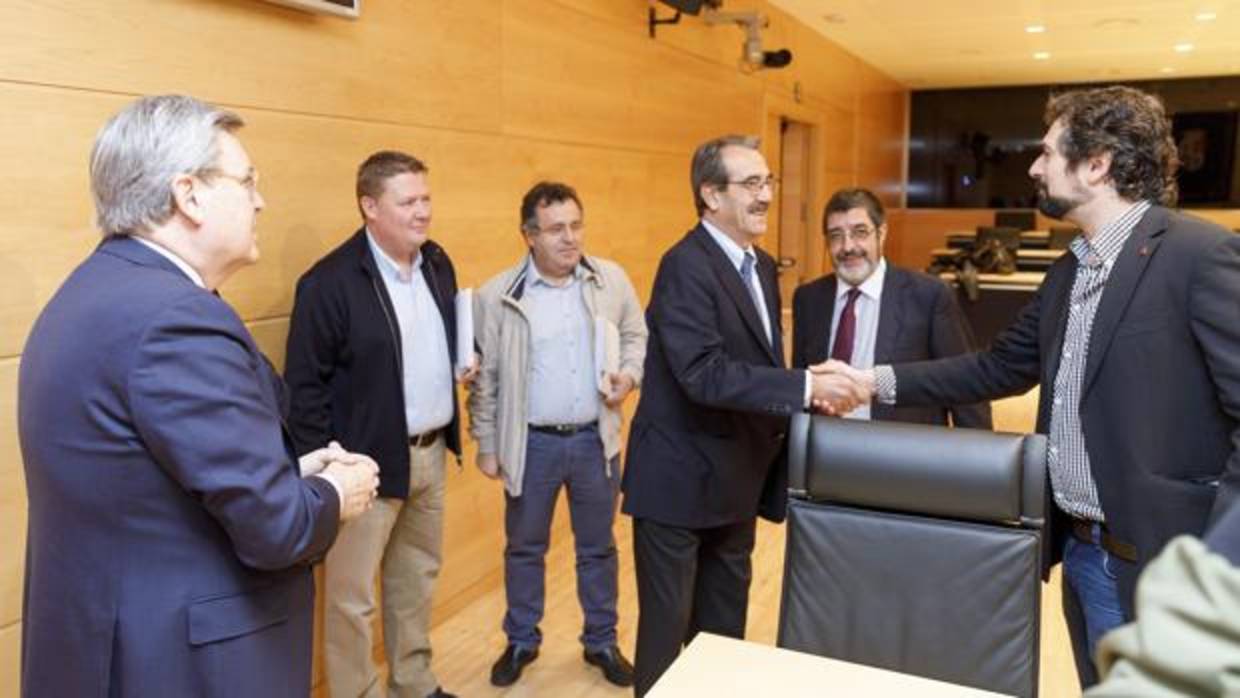 Ontiveros comparece en la comisión de investigación sobre las cajas, en las Cortes de Castilla y León