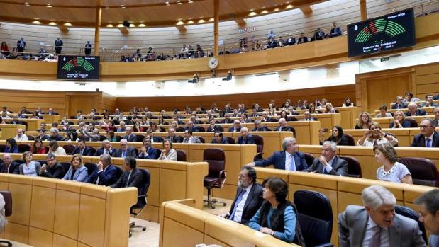 Rajoy ordenó compostura al PP tras los aplausos al 155 en el Senado