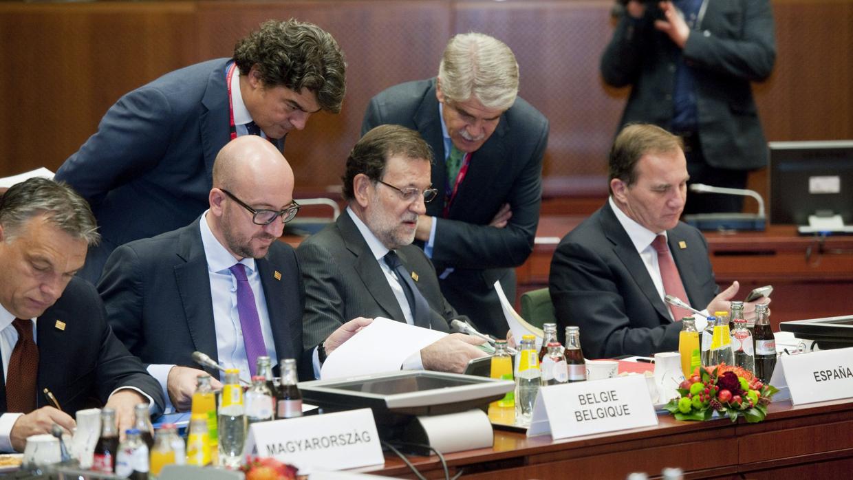 El primer minstro belga, Charles Michel (izda) junto a su homólogo español, Mariano Rajoy