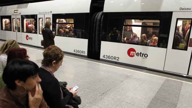 Paros en el metro y el tranvía en la noche de Halloween en Valencia y para el día de Todos los Santos