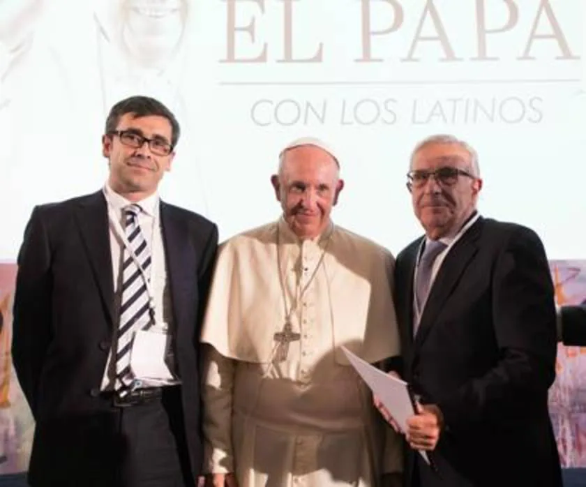 El Papa Francisco con Eduardo Sánchez Butragueño y Joaquín Esteban, presidente de Soliss