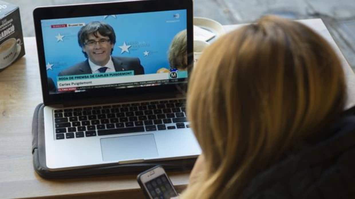 Puigdemont reabre su web como «president» en el exilio desde un dominio europeo