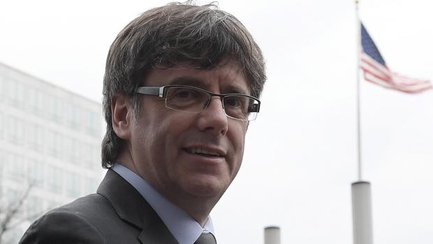 El Gobierno de Puigdemont facturó en un año un centenar de viajes al extranjero