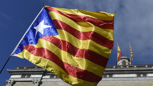 La Universidad de Baleares abre un expediente al decano de Filosofía y Letras por retirar una estelada