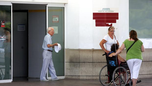 Los pacientes del hospital de La Ribera esperan de media 36 días menos para ser operados