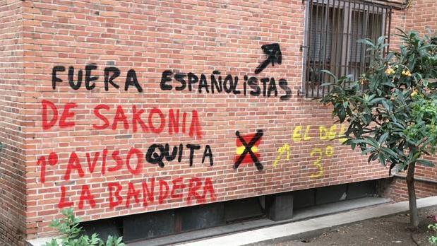 El vecino que fue amenazado por colgar una bandera de España poco antes del órdago independentista