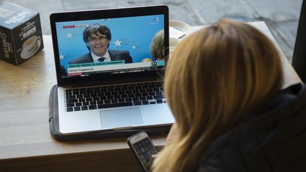 Puigdemont da por hecho que irá a prisión y no acudirá mañana ante el juez