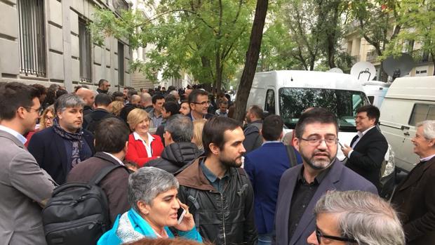 PP pide la dimisión de Sánchez Mato por haber ido al Supremo a apoyar a los imputados del Parlament