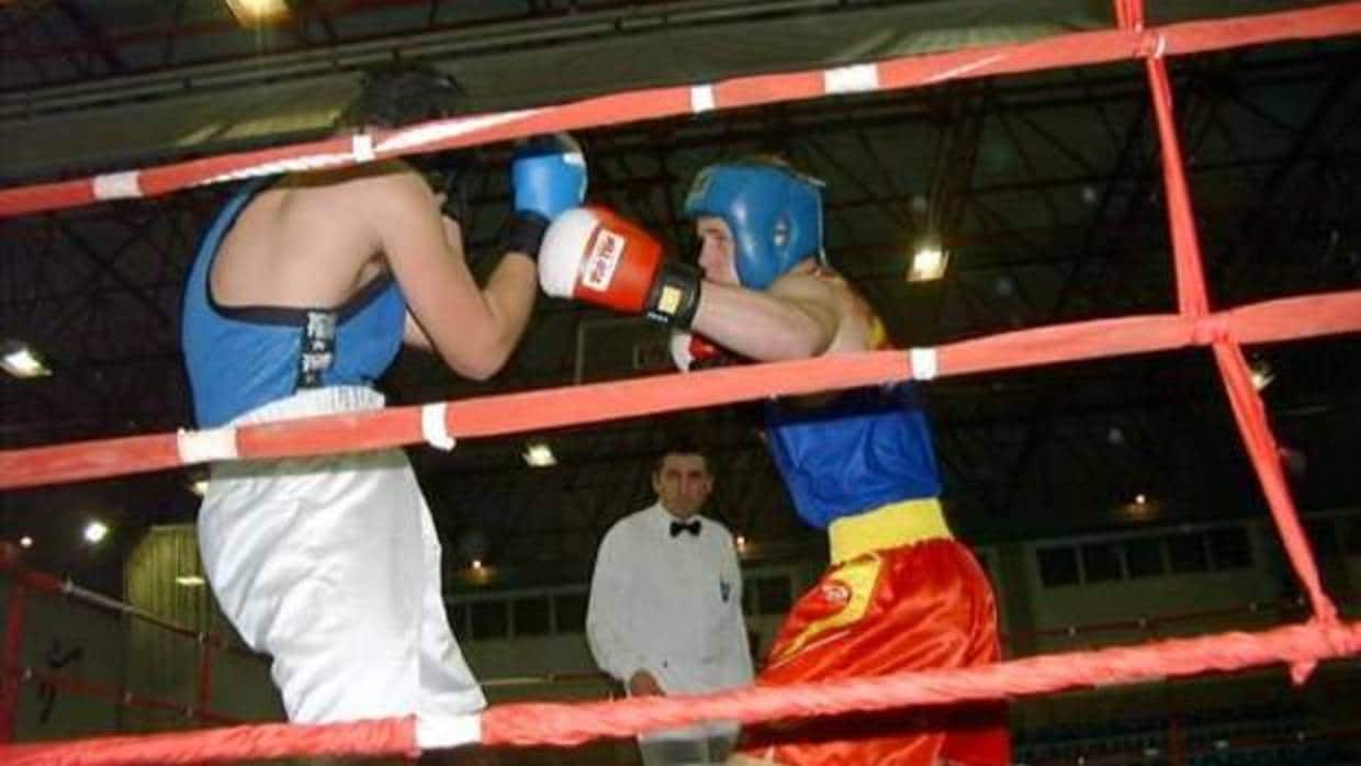 Dos púgiles en un combate de boxeo