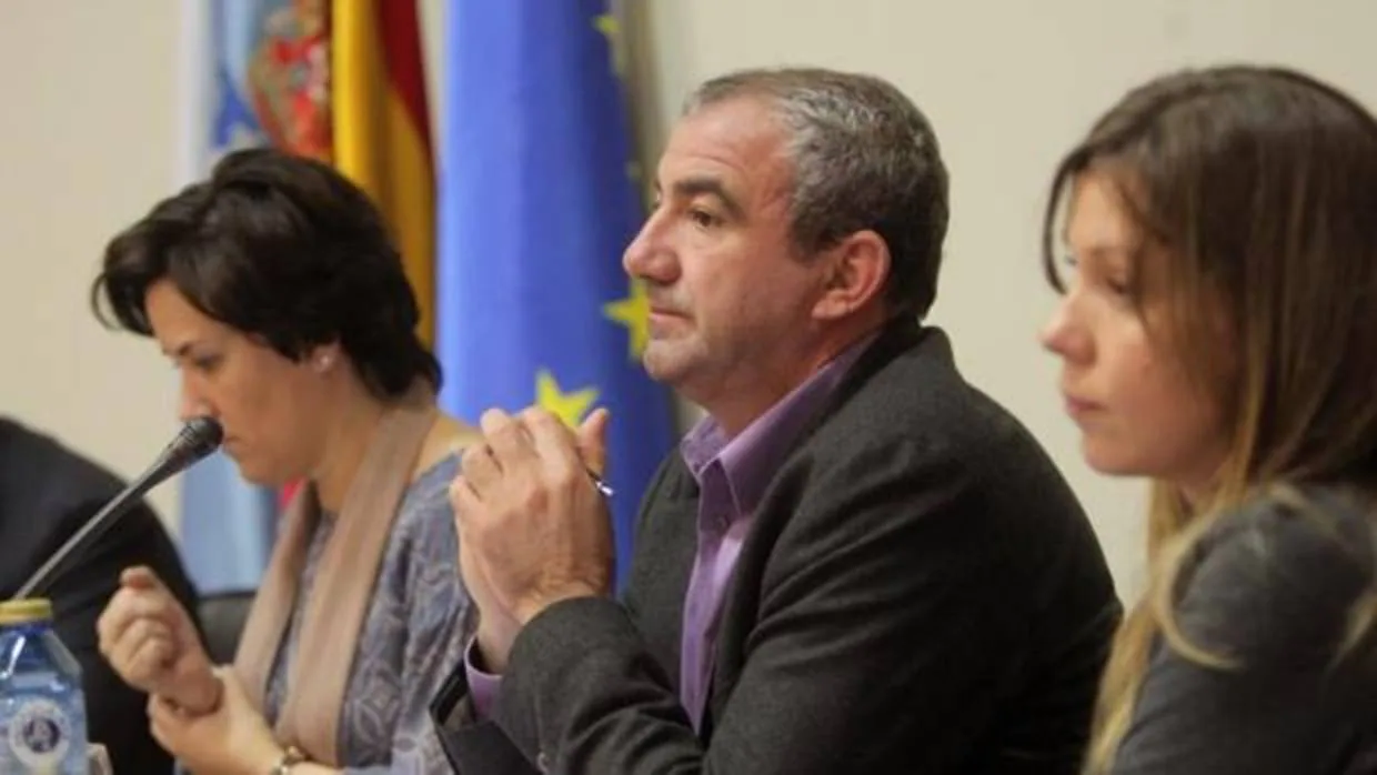 Dario Campos presentando las cuentas de la Diputación el año pasado en el Parlamento