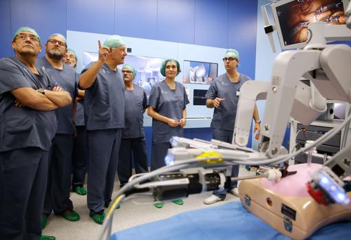 Imagen de la visita de la consellera Carmen Montón al hospital General de Valencia