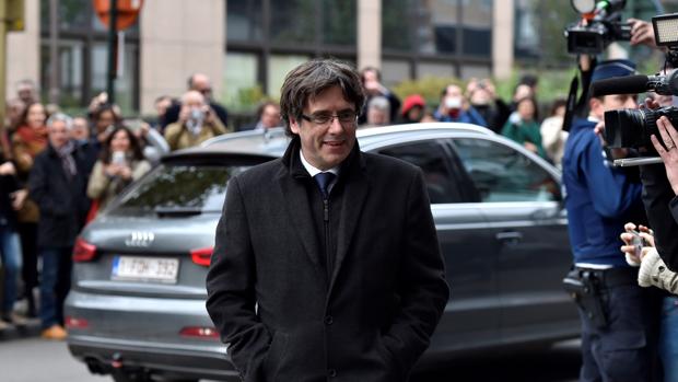 El abogado belga de Puigdemont dice que España ha emitido la orden europea de arresto