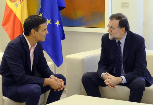 Mariano Rajoy y Pedro Sánchez, en su reunión en La Moncloa el 2 de octubre