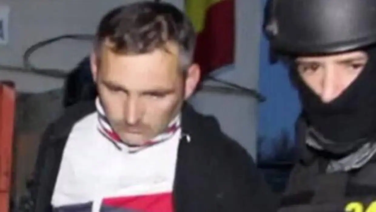 Imagen del padre, detenido por la Policía de Rumanía