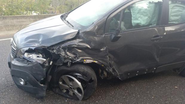 Da positivo en alcohol y drogas tras provocar un accidente al circular en sentido contrario