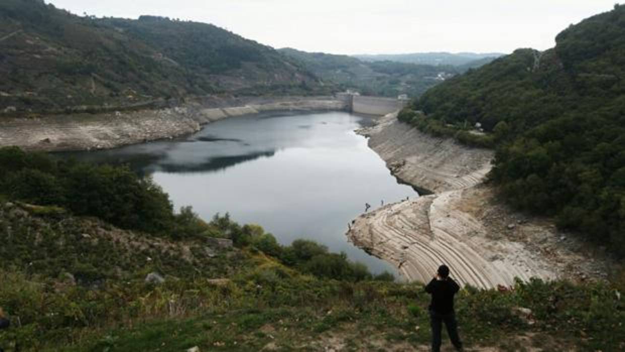 Estado del embalse de Belesar en Orense