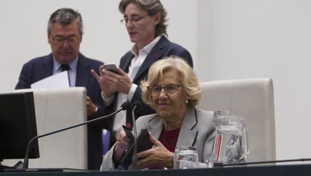 Carmena cita en Cibeles a los líderes de Palestina e Israel y arranca una gira internacional