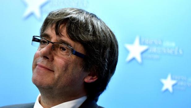 Puigdemont quedará en libertad vigilada mientras se decide su entrega