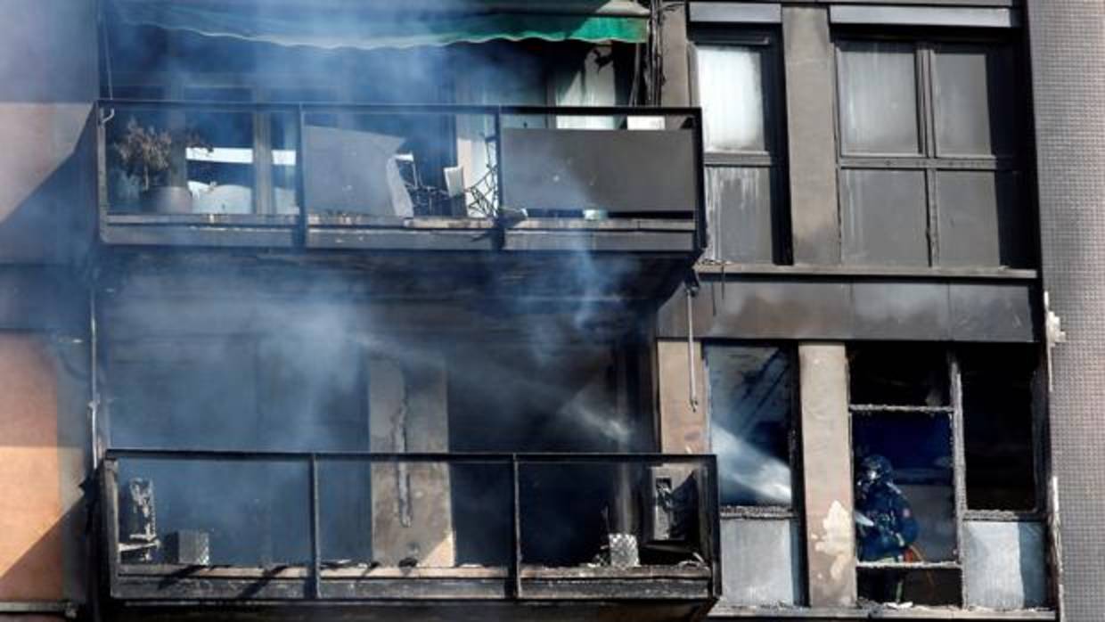 El incendio se originó en la calle Zaragoza y dejó 18 heridos