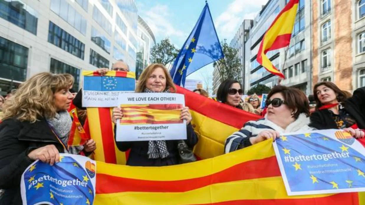 En los tres Barómetros analizados la primera opción siempre ha sido la de quienes se sienten tan españoles como de su región: del 49,1% de junio al 53,7% de octubre