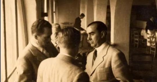 Carrrero Blanco en Tejeda, Gran Canaria, con el líder insular Matías Vega en 1947