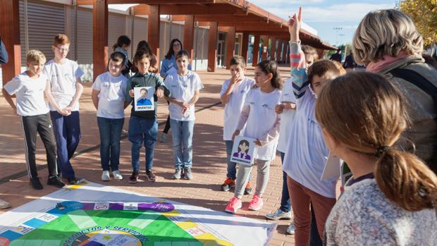 Alicante da una clase contra la piratería a un millar de escolares de toda Europa