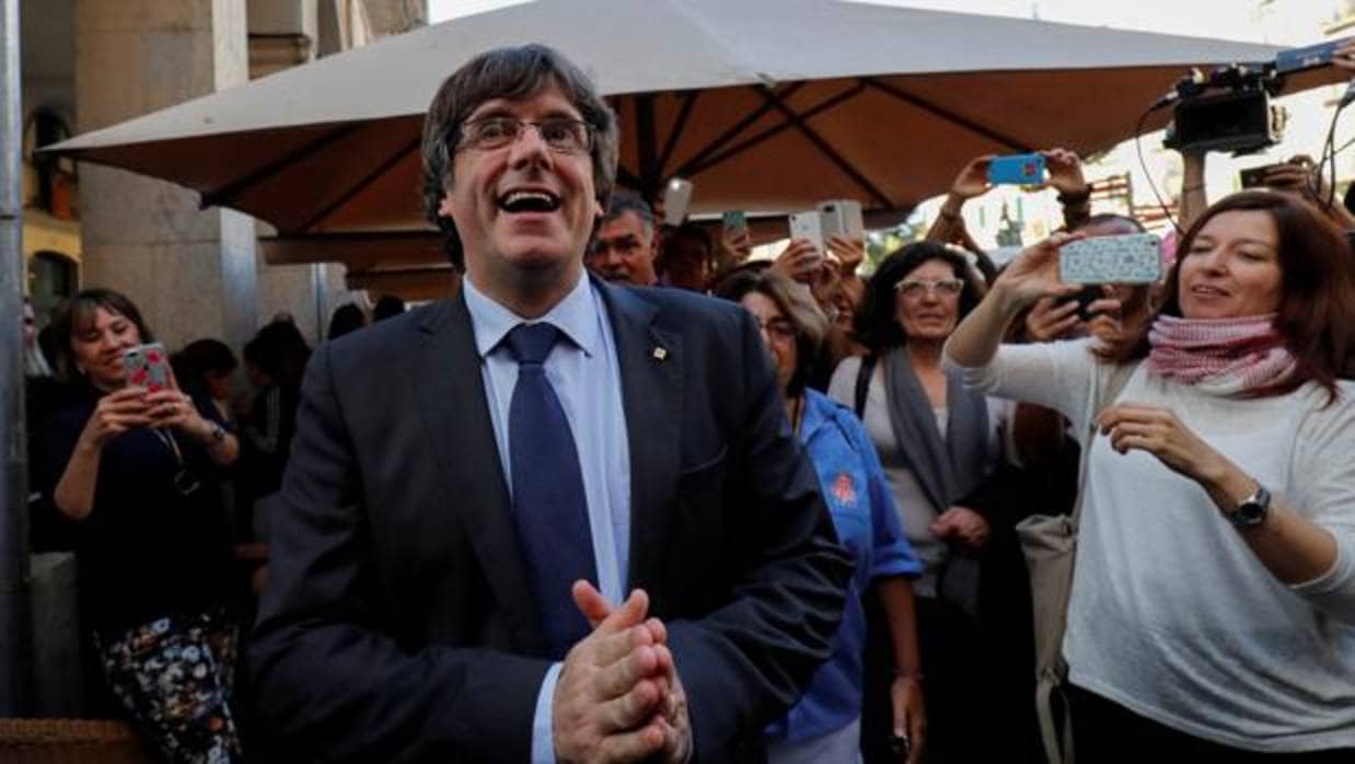 Carles Puigdemont, fotografiado en Girona después de que el Parlament votase la DUI