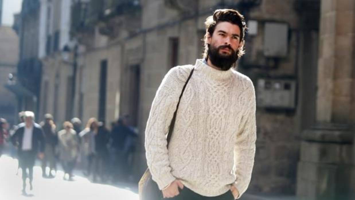 El director gallego Oliver Laxe en las calles de Orense