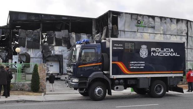 Perros y drones para investigar las causas del incendio de Ornua