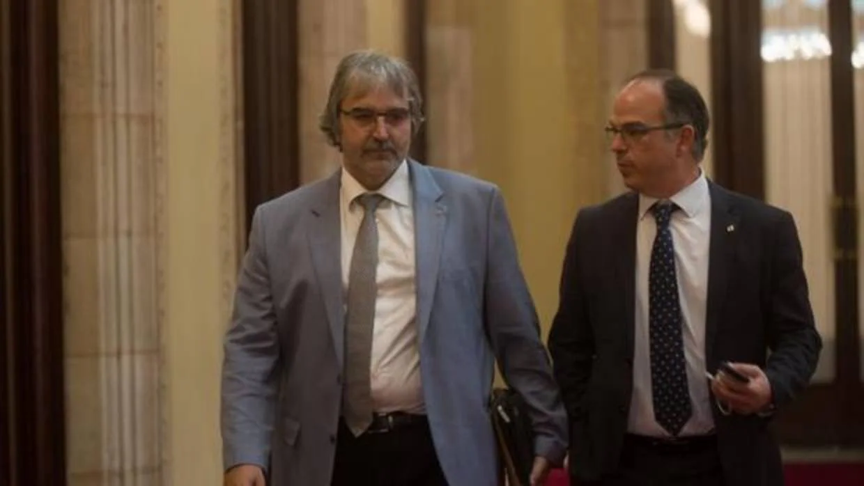 Joaquim Nin y Jordi Turull, en julio de este año por los pasillos del Parlamento de Cataluña