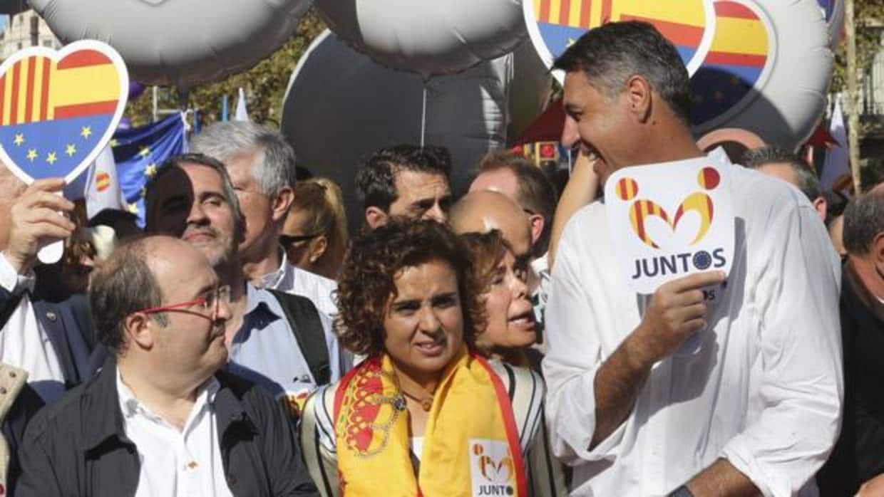 Manifestación convocada por Sociedad Civil Catalana bajo el lema «Todos somos cataluña»