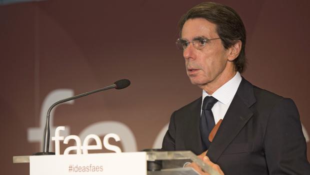 Aznar recuerda a Rajoy que ocho años de mandato son «suficientes»