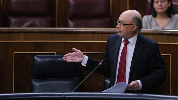 El Congreso aprueba el cupo y el concierto vasco tras un duro rifirrafe entre Montoro y Rivera