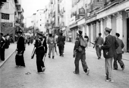 Milicianos del Ejército Popular de la II República entran en la ciudad de Guadalajara