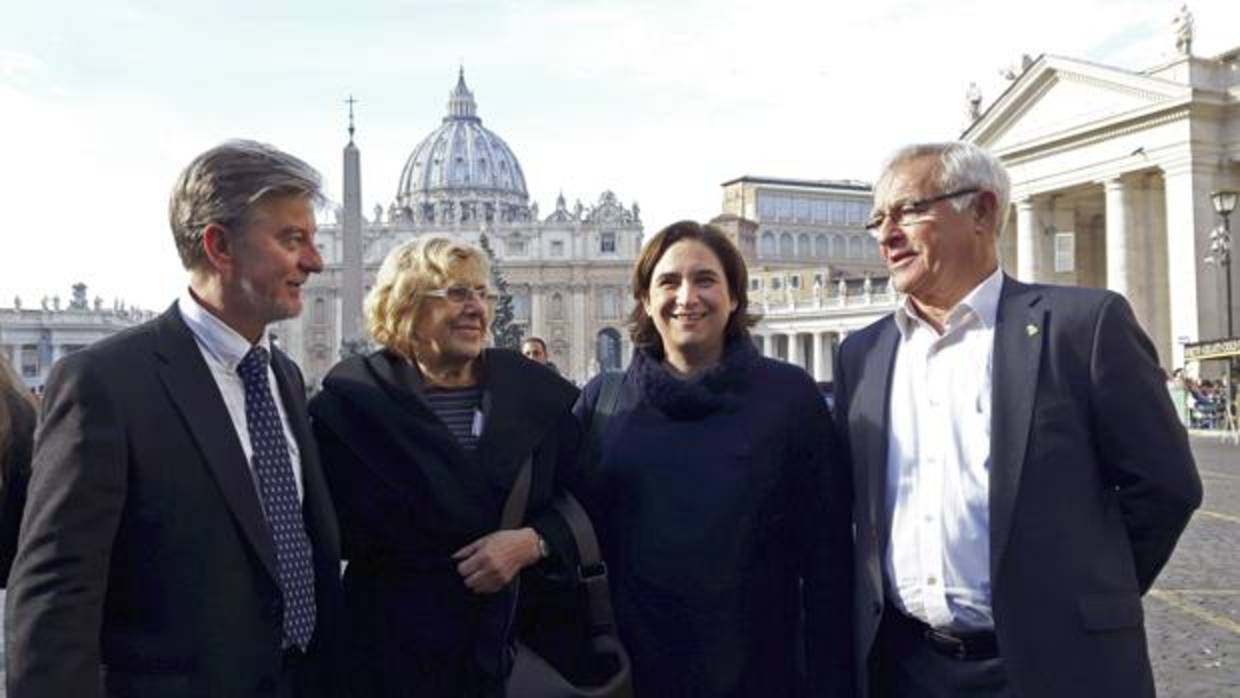 Ada Colau y Joan Ribó, en la derecha, en una imagen de archivo junto a Manuela Carmena y Pedro Santisteve