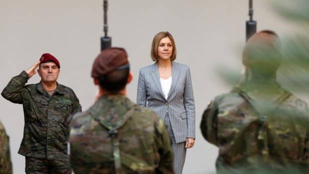 Imagen de la visita de la ministra de Defensa a las unidades del Ejército de Tierra en Valencia