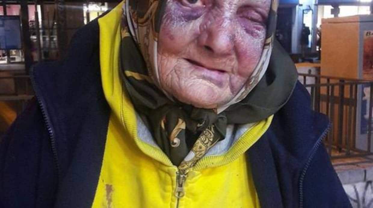 El polémico vagabundo okupa denuncia la brutal agresión a una «sin techo» de 85 años