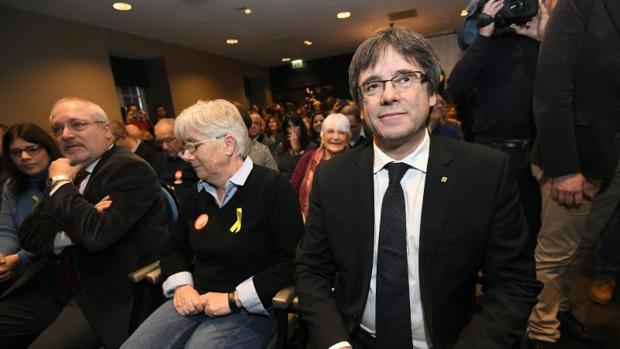 Puigdemont presenta su lista en un hotel de carretera en Brujas