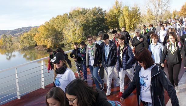 Más de 5.000 toledanos se vuelcan con su río en la «Vuelta del Tajo»