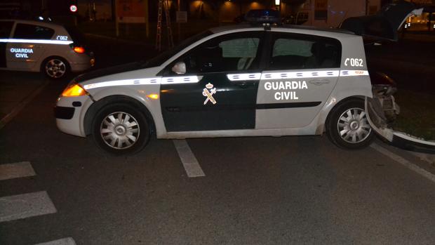 La Guardia Civil detiene a dos hombres por herir de gravedad a un agente tras robar cien móviles