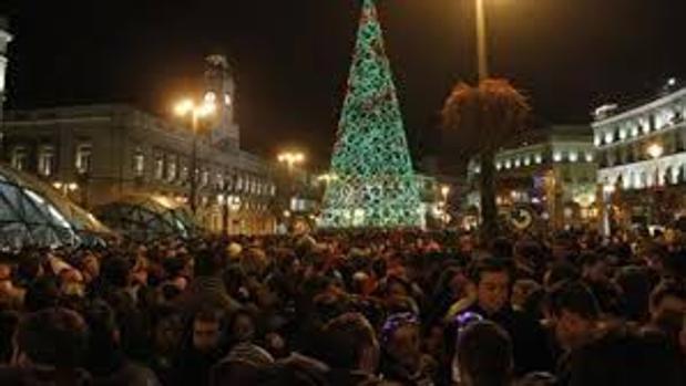 El helicóptero de la Policía Nacional refuerza la seguridad del plan de la Navidad en Madrid
