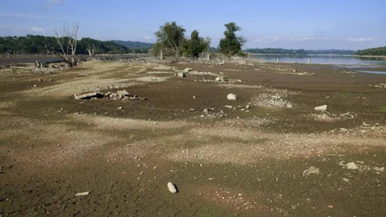 Imagen del estado del embalse de Cecebre tras las sequía de los últimos meses